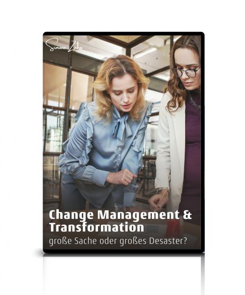 Change Management & Transformation Covermotiv mit zwei Managerinnen die sich intensiv über ein Thema unterhalten.